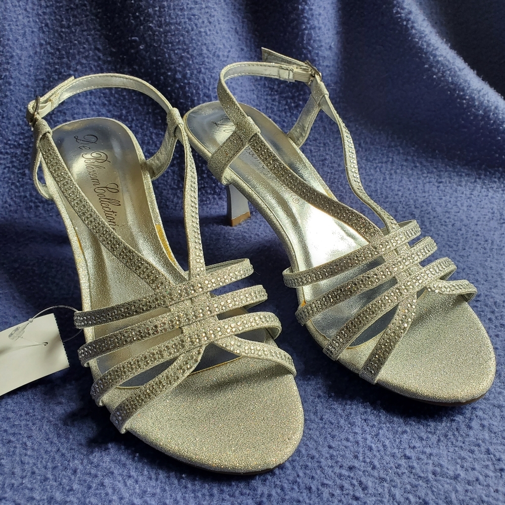 Sparkling silver sandles with low heel